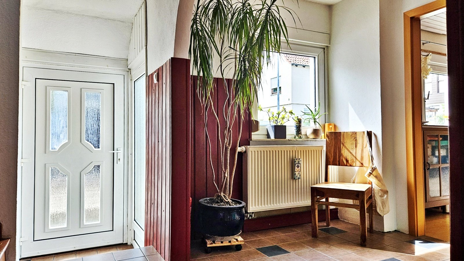 Charmantes Einfamilienhaus mit großem Garten, Dachterrasse und Garage im mediterranen Landhausstil