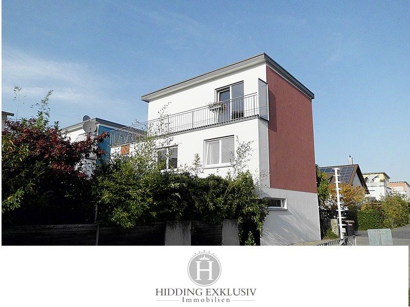 Reutlingen: *Perle in bester Wohnlage!* Modernes EFH mit Terrasse,  Garten, Dachterrasse und 2 Stellplätzen für die ganze Familie  Reutlingen: *Perle in bester Wohnlage!* Modernes EFH mit Terrasse,  Garten, Dachterrasse und 2 Stellplätzen für die ganze Familie
