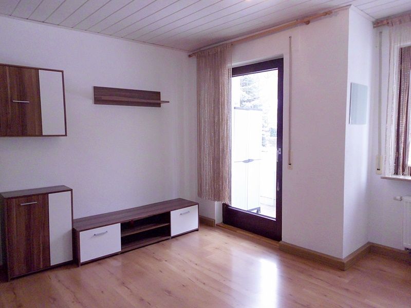 Bad Urach: *Sofort beziehbar!* teilmöblierte 3-Zimmer-EG-Wohnung mit Balkon und AAP  Bad Urach: *Sofort beziehbar!* teilmöblierte 3-Zimmer-EG-Wohnung mit Balkon und AAP