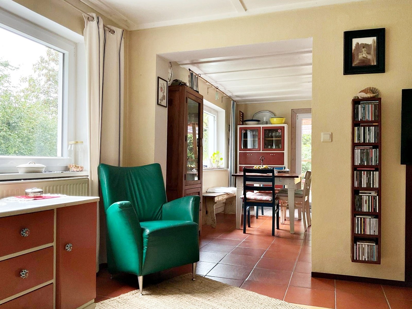 Wohnzimmermit Blick ins Esszimmer Wohnzimmermit Blick ins Esszimmer
