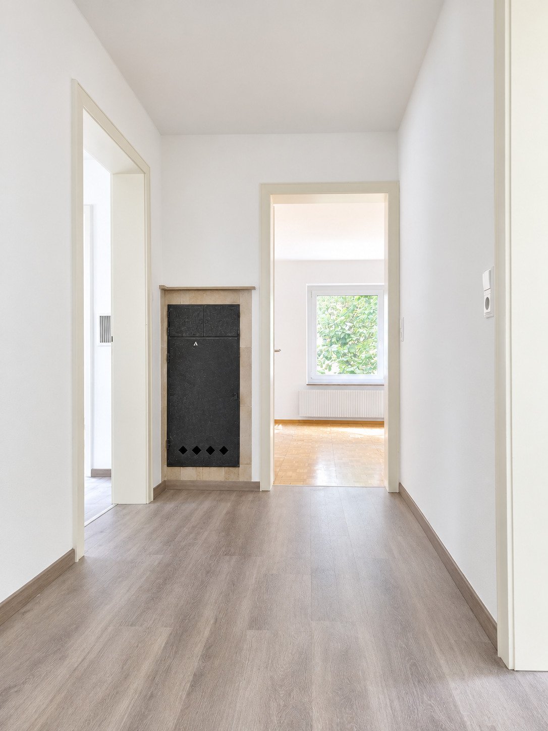 Flur mit Blick ins Wohnzimmer Flur mit Blick ins Wohnzimmer